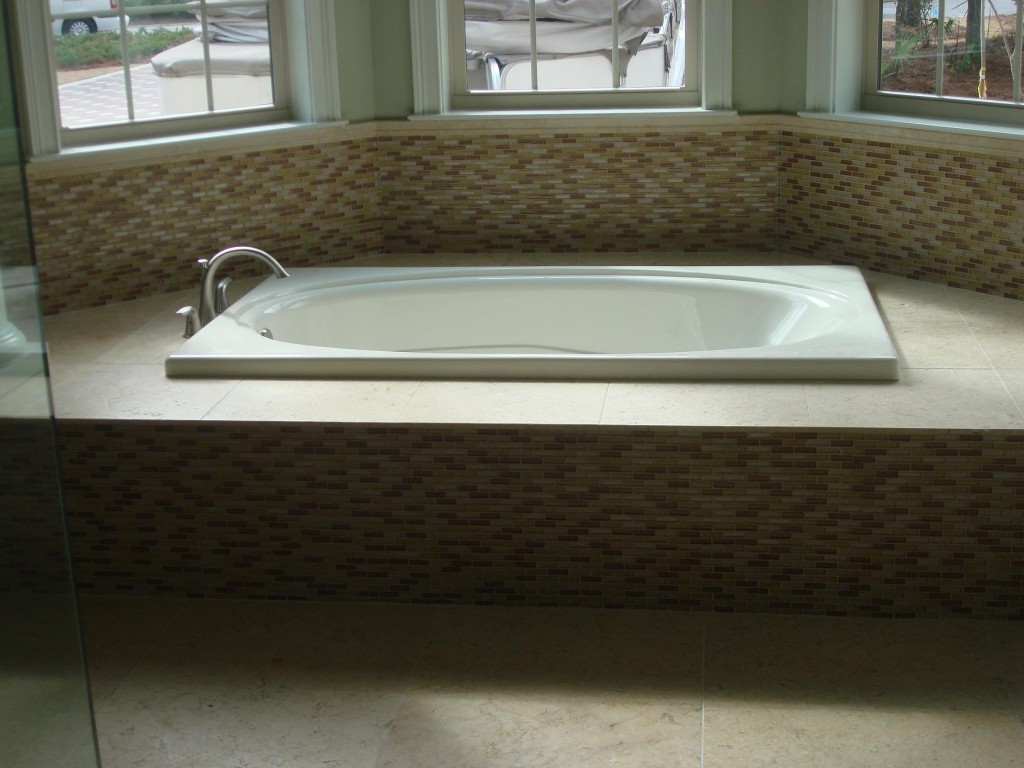 Destin Tile Bath Tub